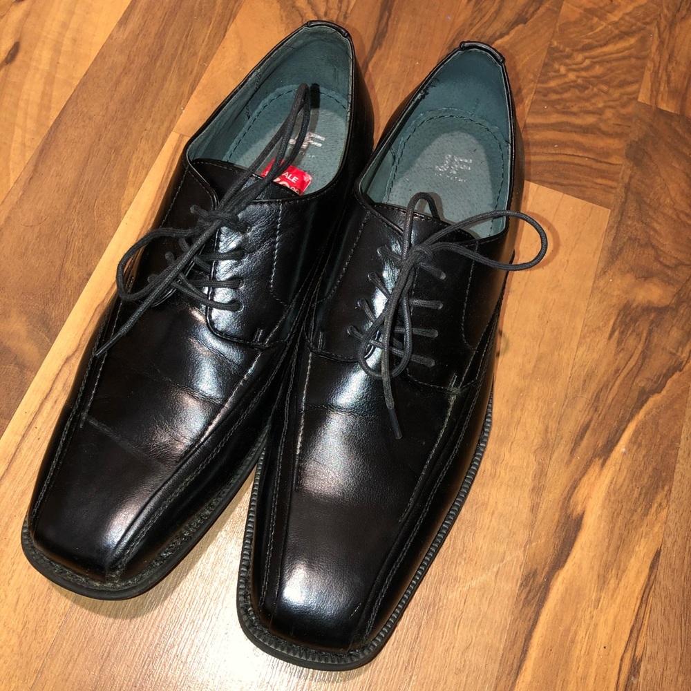 Men’s dress shoes